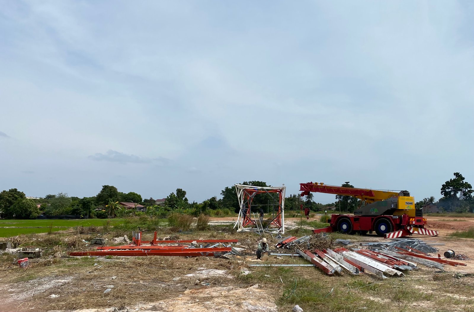 Job Supply Crane 80 Ton & 25 Ton with Fly Jib 64.3m Dismatled Tower Communications & Repair Access Road